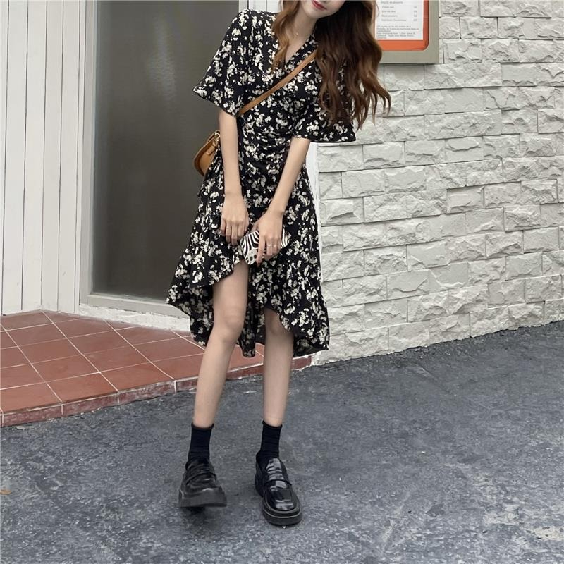 Floral dress mid-length women's 2024 new summer waist slimming design irregular short-sleeved skirt