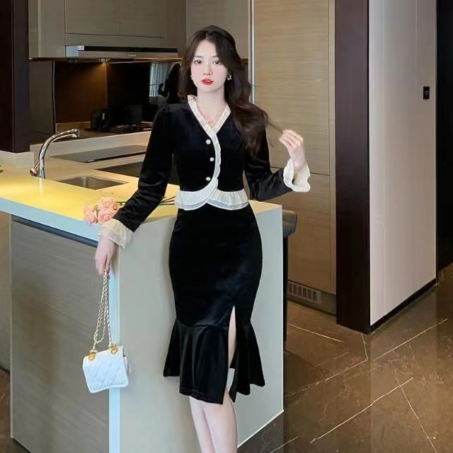 2024 autumn and winter new v-neck pleated stitching slit fishtail dress velvet long-sleeved black skirt for women