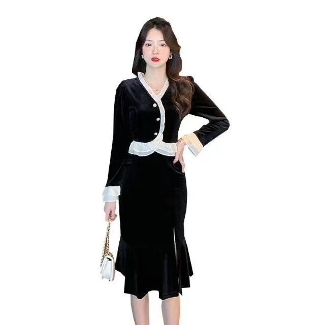 2024 autumn and winter new v-neck pleated stitching slit fishtail dress velvet long-sleeved black skirt for women