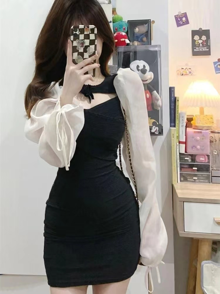 French Hepburn style hottie black dress for women with unique autumn design, hollow sexy waist-hugging short skirt