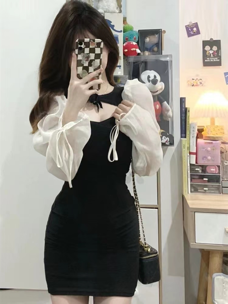 French Hepburn style hottie black dress for women with unique autumn design, hollow sexy waist-hugging short skirt