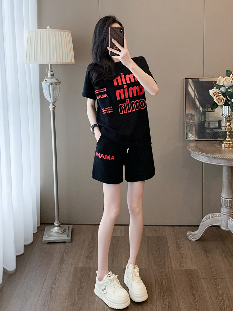 Casual sports suit for women summer 2024 new color matching age-reducing black short-sleeved T-shirt shorts two-piece trendy set