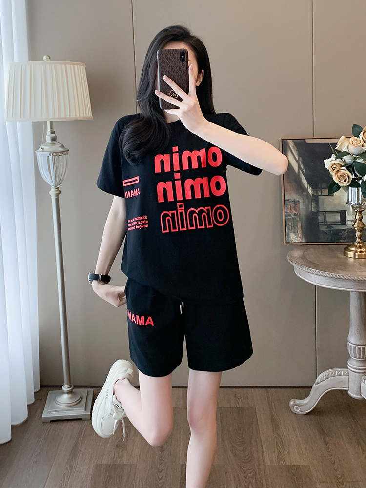 Casual sports suit for women summer 2024 new color matching age-reducing black short-sleeved T-shirt shorts two-piece trendy set