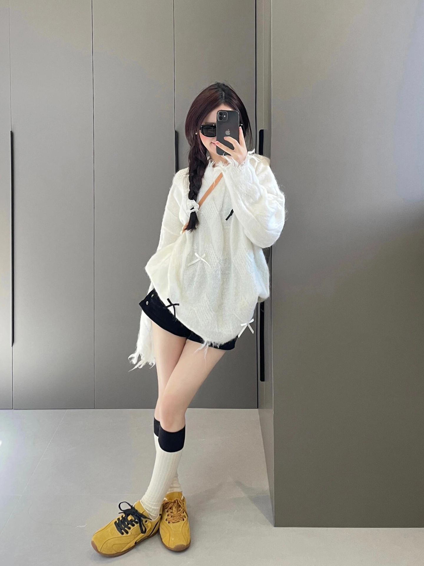 French style gentle bow hole hole sweater for women in autumn and winter lazy style loose casual pullover knitted top