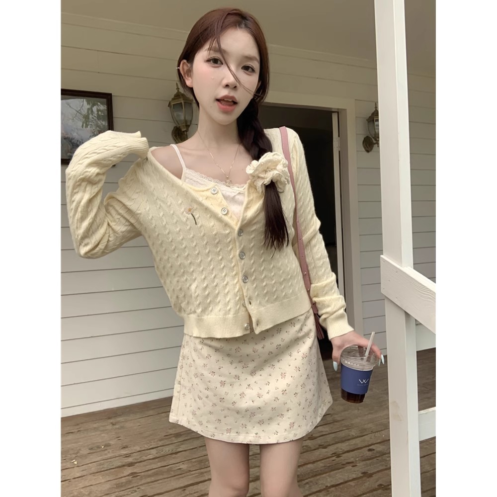 2024 Spring Yellow Twist Knitted Cardigan Tops for Women