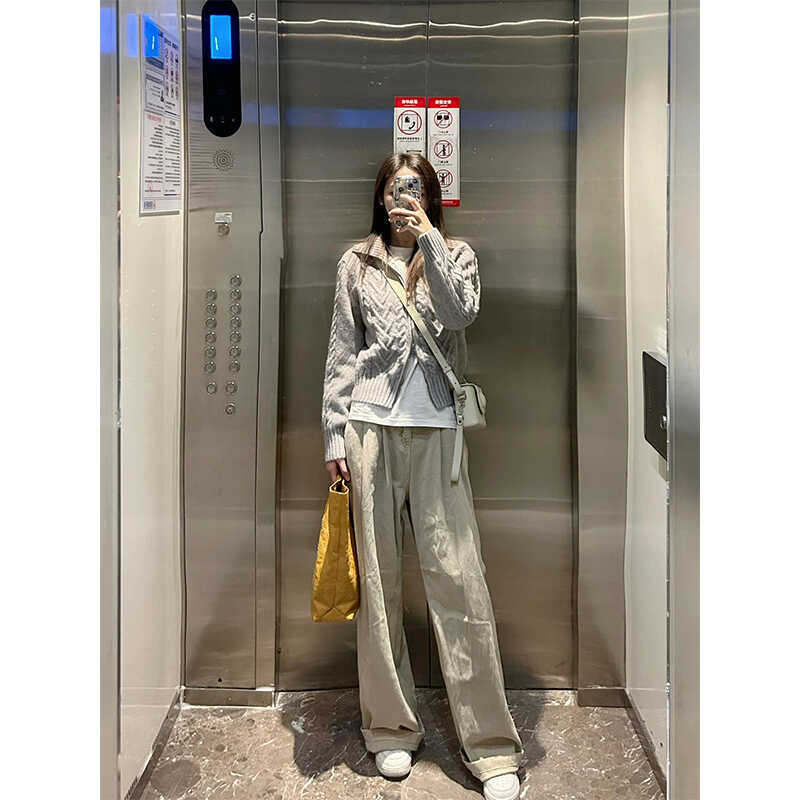 High-end gray double zipper twist sweater jacket for women with lapel Korean retro knitted cardigan short top