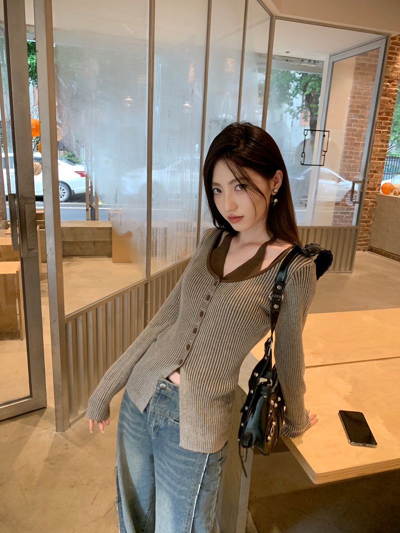 Maillard fake two-piece halterneck long-sleeved pit striped sweater for women in spring and autumn with irregular slits and bottoming top