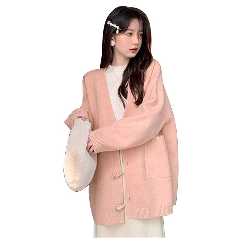 Pink horn button sweater jacket for women in autumn and winter, gentle style, loose outer wear, high-end and super good-looking knitted top