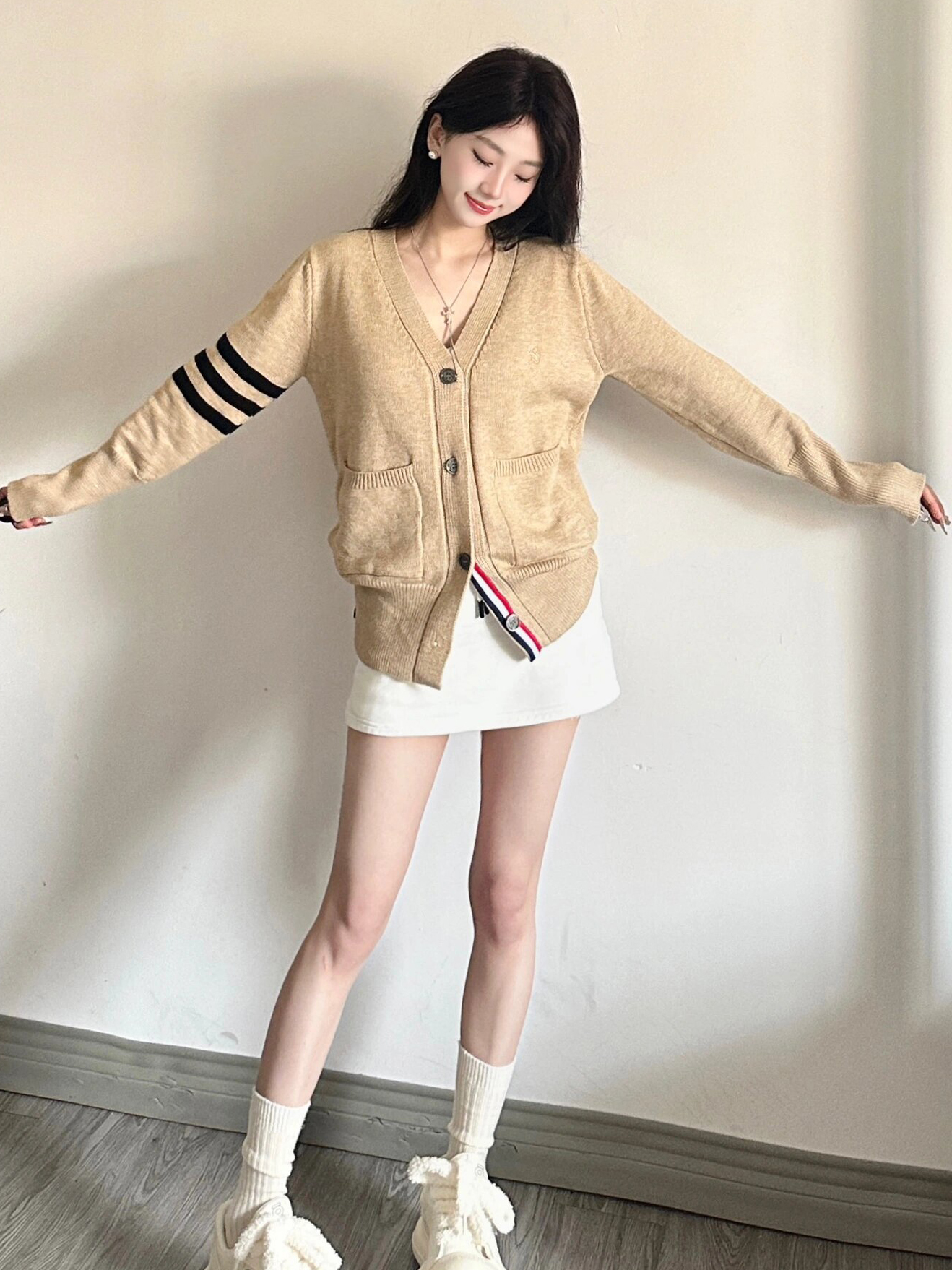 College style retro contrasting color three-stripe V-neck sweater cardigan for women in spring and autumn loose and versatile lazy sweater jacket