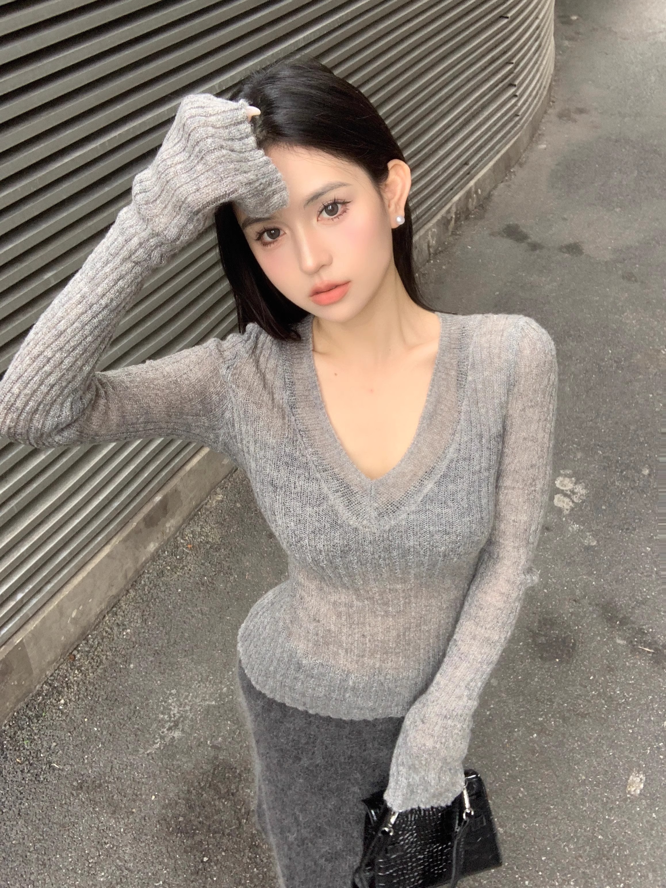 Autumn and winter new style lazy slit knitted bottoming shirt with v-neck slim long-sleeved sweater top for women