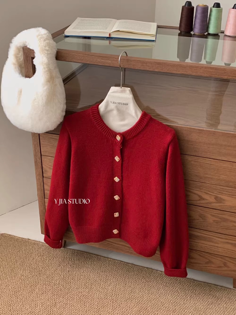 Korean style high-end diamond buttoned temperament versatile round neck sweater for women early spring 2024 new red knitted cardigan