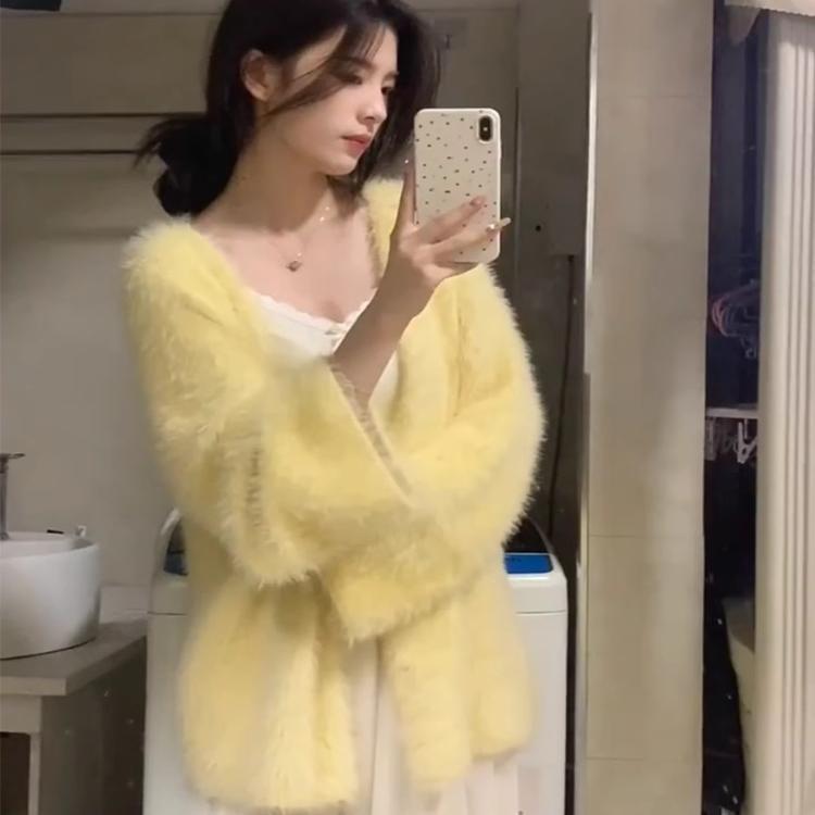 Charming creamy yellow V-neck sweater for women, autumn and winter atmosphere mohair soft and waxy knitted cardigan top