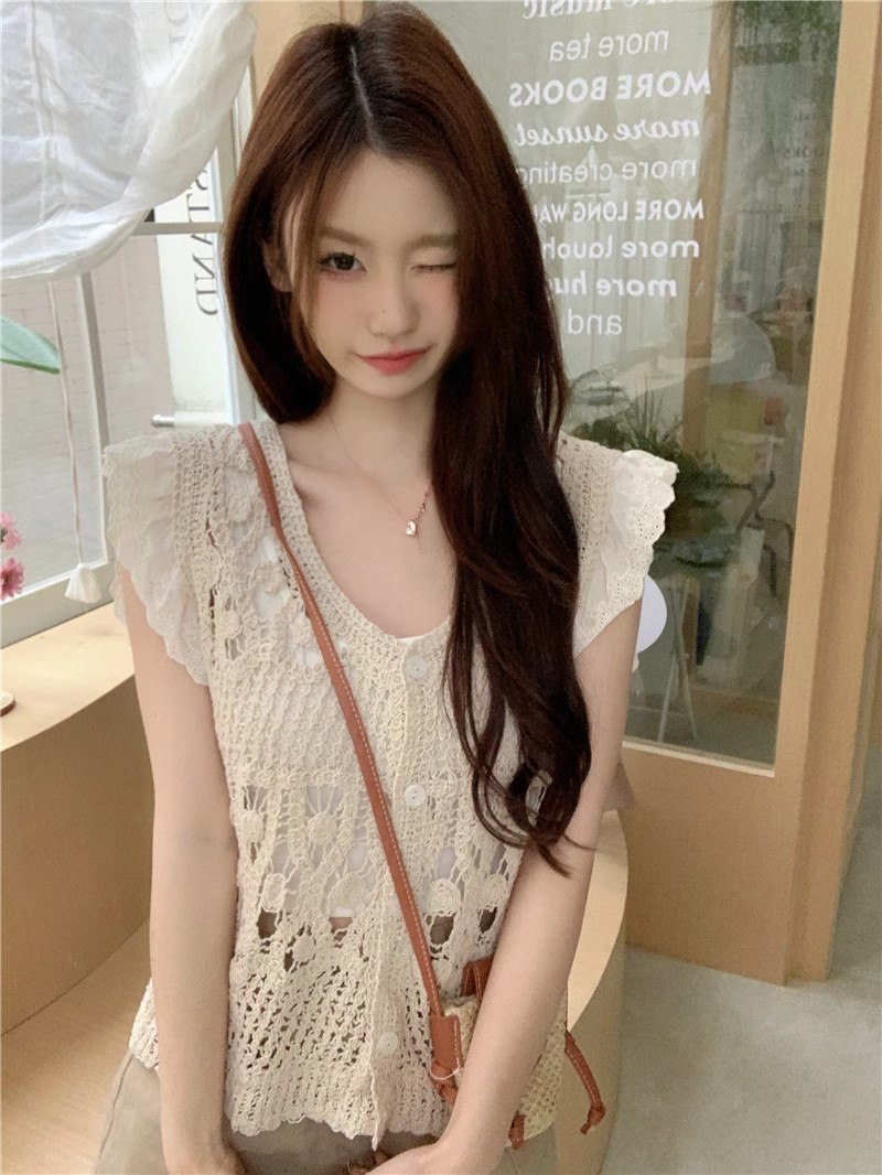 French hollow crochet lace stitching V-neck flying sleeve knitted blouse 2024 early spring new women's top