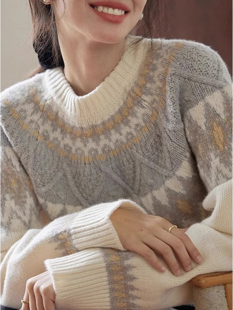 Apricot Fair Isle Christmas sweater for women in winter forest style French retro loose lazy rhombus pullover knitted top