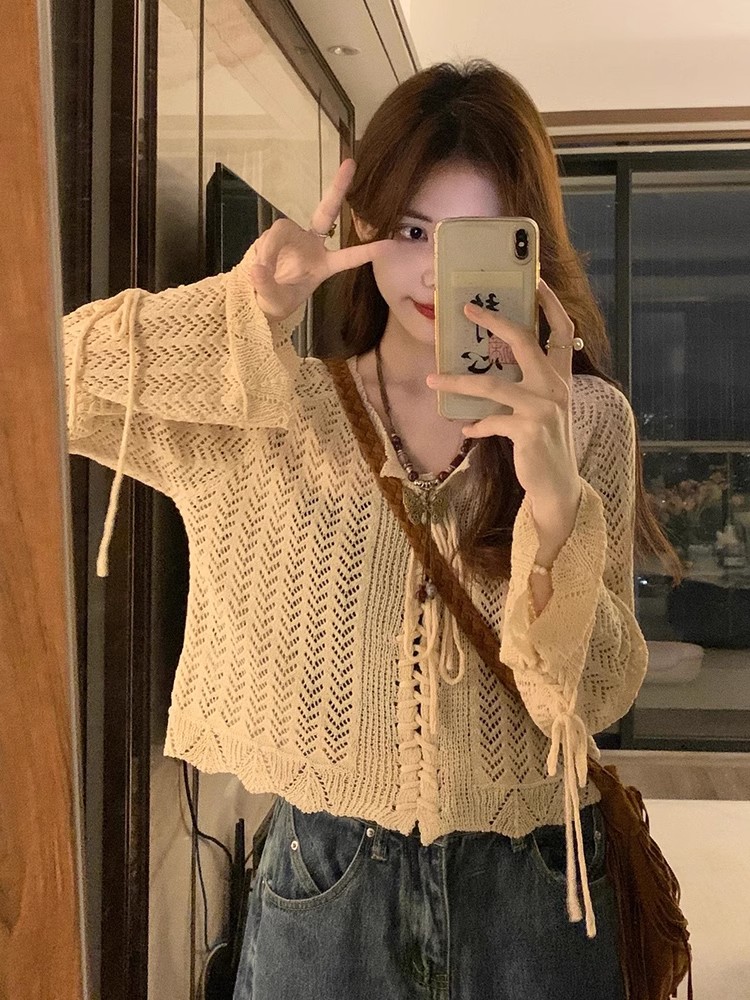 Fashionable strappy hollow design V-neck sweater for women summer new Korean style high-end temperament short top