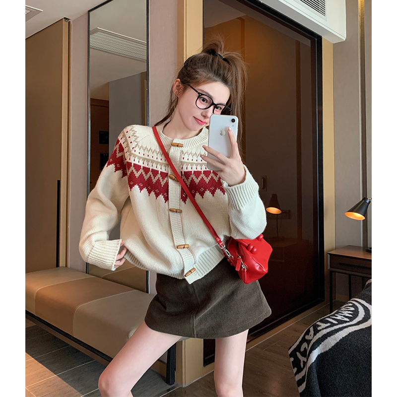 Retro Fair Isle Horn Button Sweater Jacket Women's Winter Thickened Lazy Style New Year's Knitted Cardigan Top