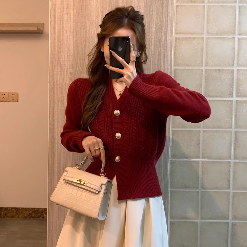 Retro red knitted cardigan for women, high-end twist V-neck, slim fit, slim waist, sweater jacket, inner top