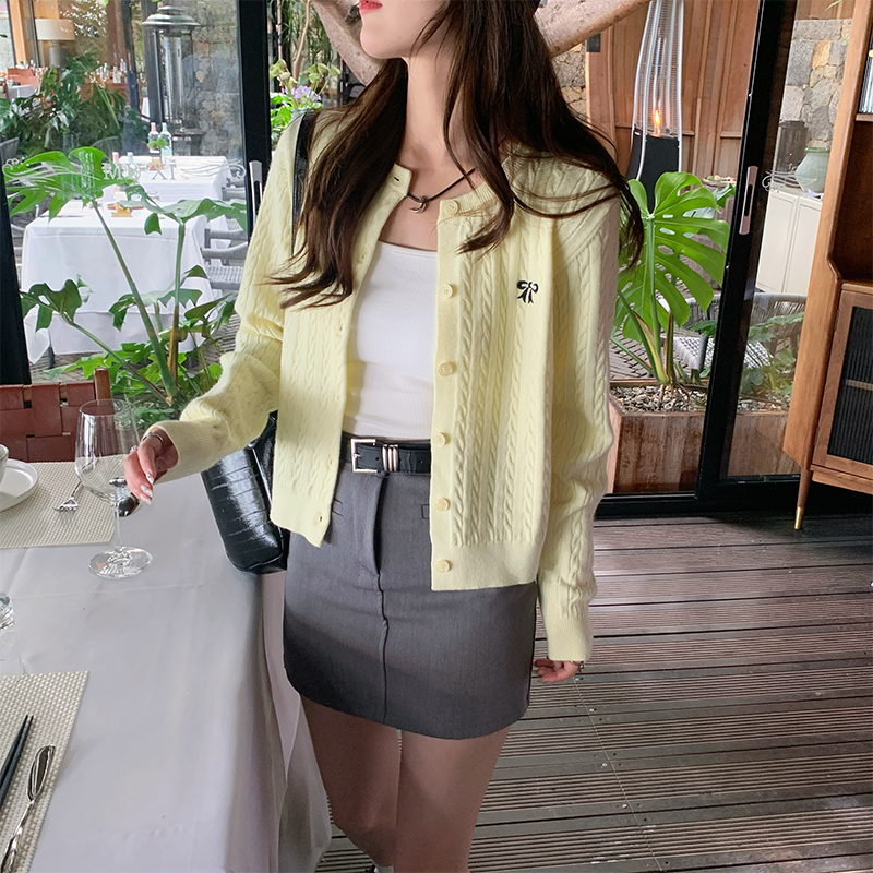 Gray knitted cardigan for women 2024 new early autumn college style top with high-end soft waxy sweater jacket