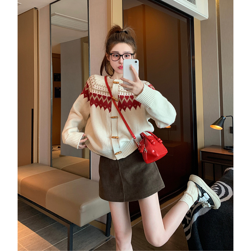 Retro Fair Isle Horn Button Sweater Jacket Women's Winter Thickened Lazy Style New Year's Knitted Cardigan Top