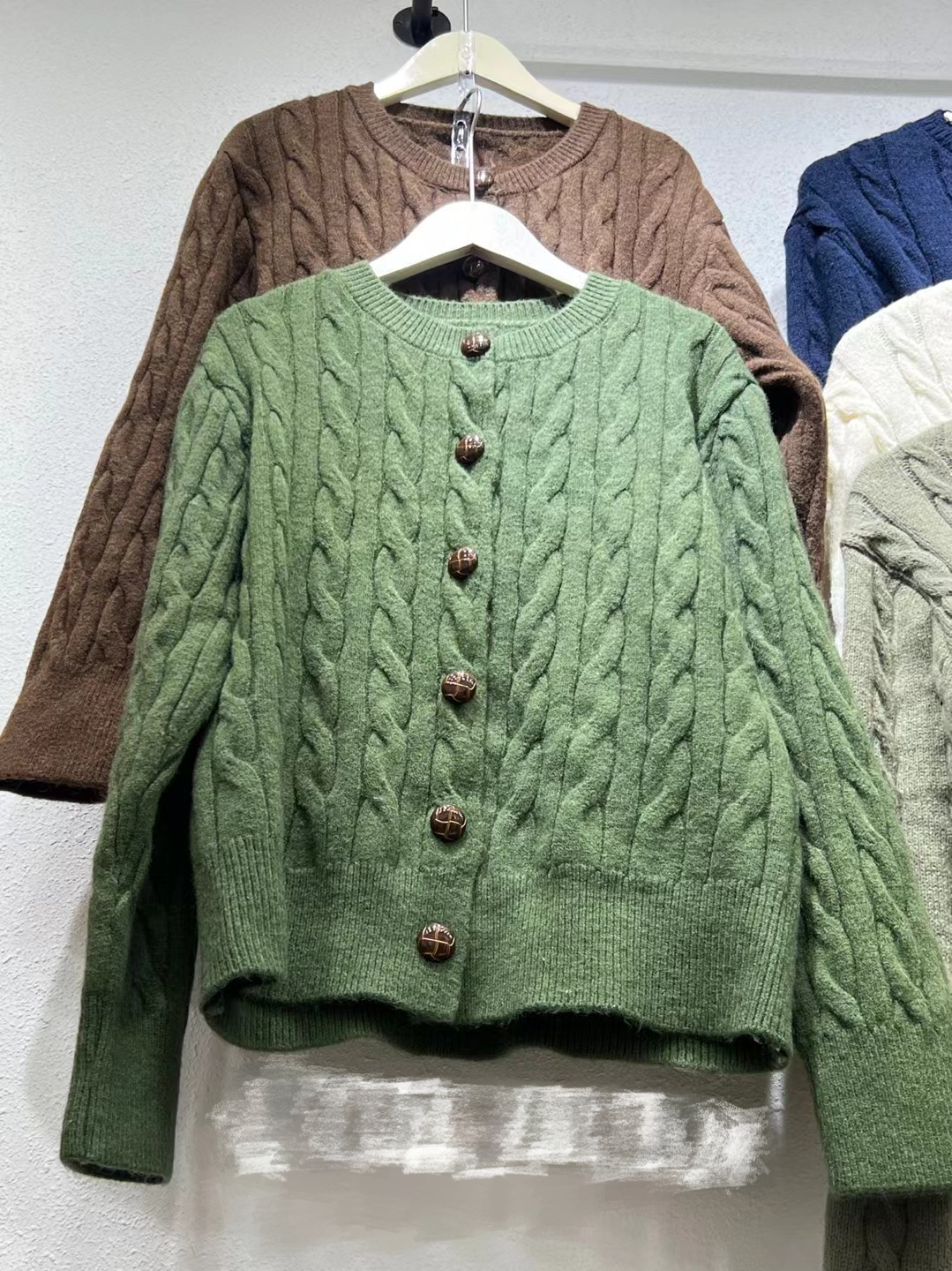 Song Jong-eun green knitted cardigan sweater jacket women's new spring sweater with high-end Korean style top