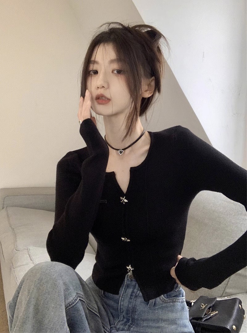 Pure desire v-neck black bottoming shirt women's knitted cardigan  spring new hot girl top design niche