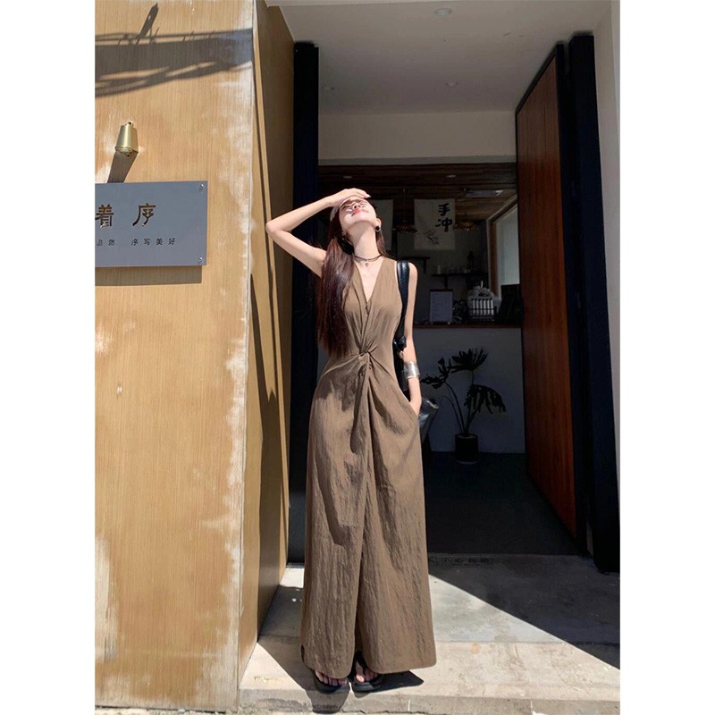 Light and mature style design with chest twist sleeveless dress for women summer 2024 new style French style slimming long skirt