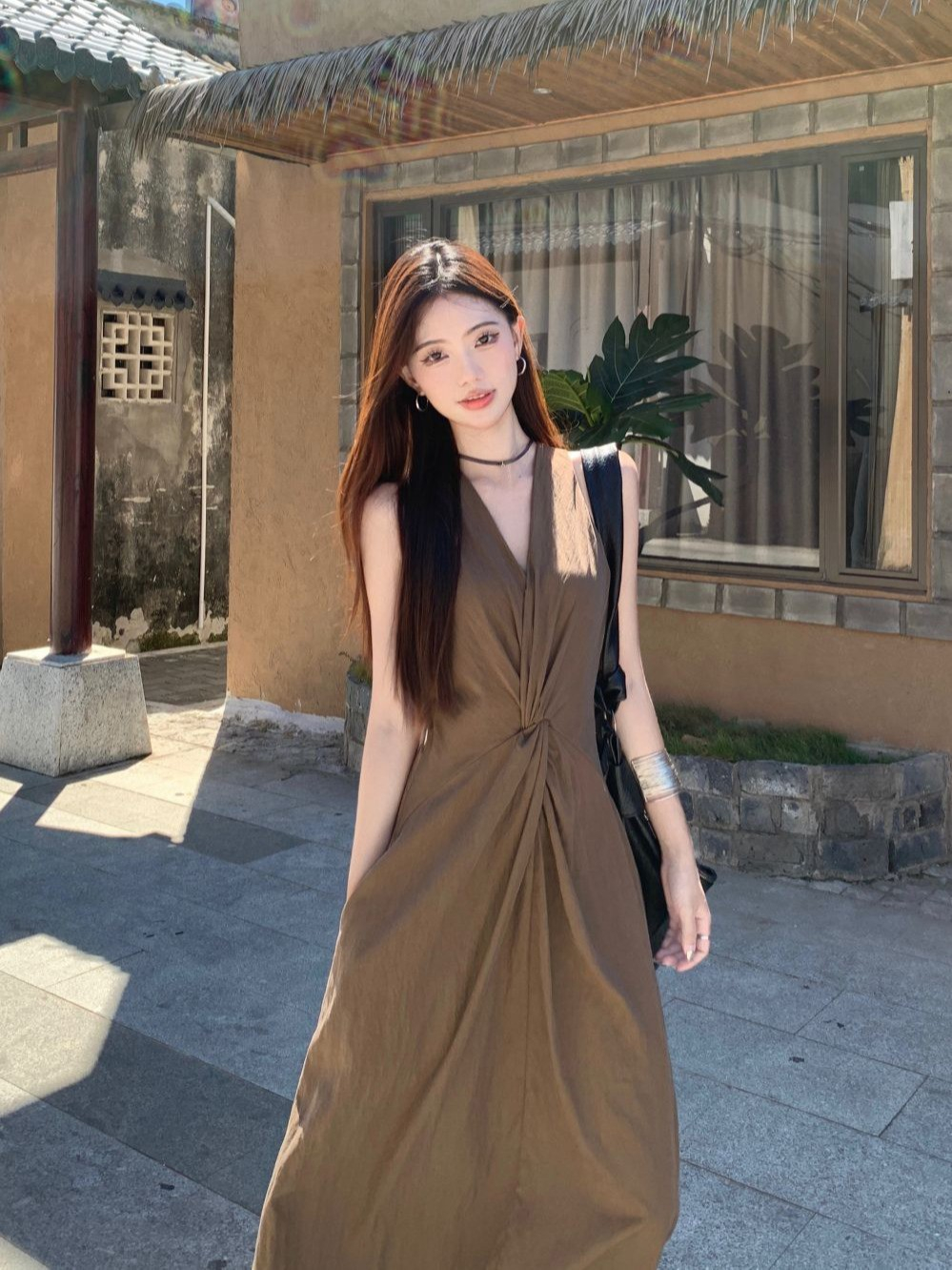 Light and mature style design with chest twist sleeveless dress for women summer 2024 new style French style slimming long skirt