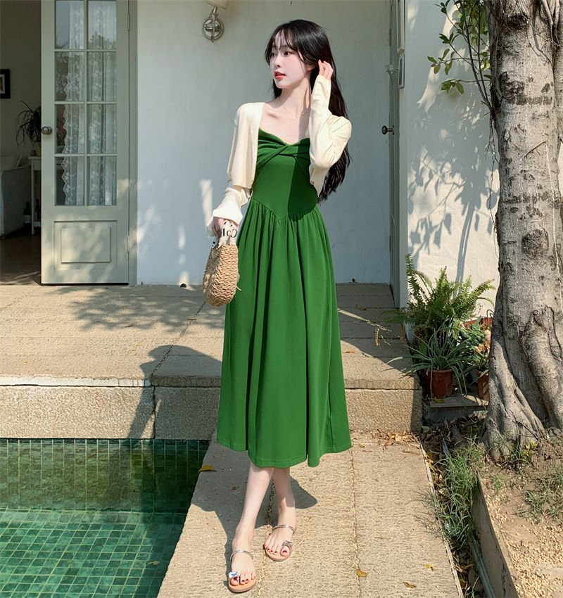 深墨绿色裙子搭配图片图片