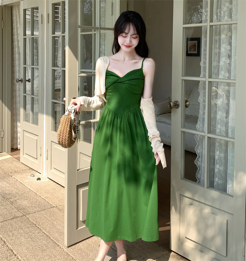 深墨绿色裙子搭配图片图片