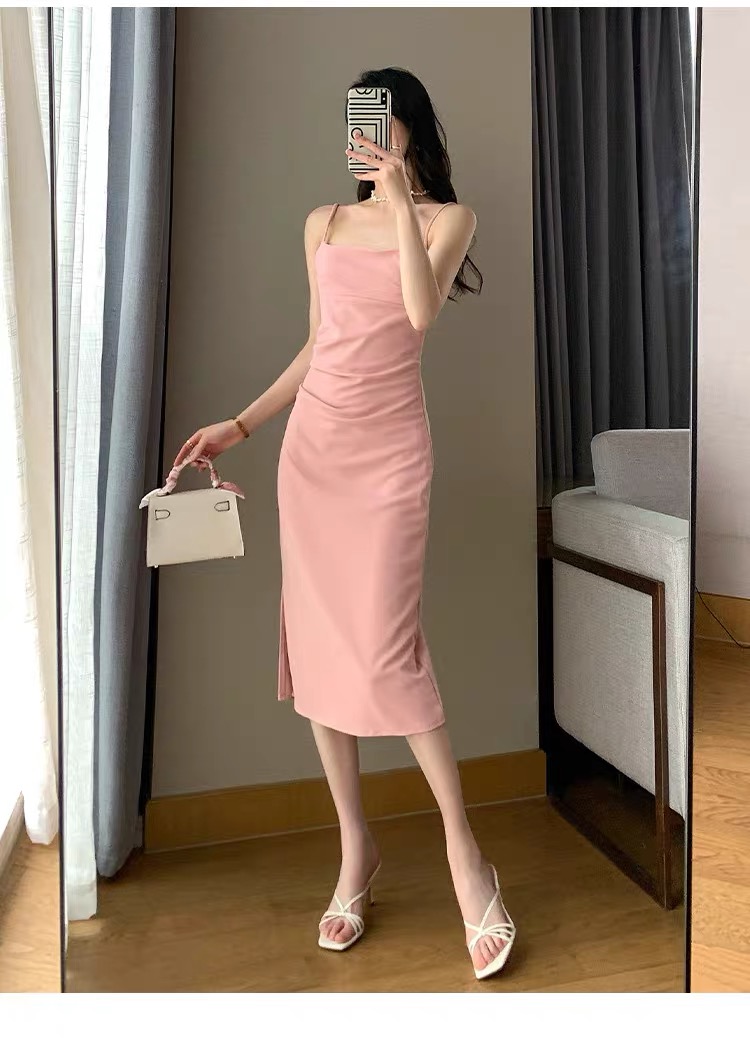 朴彩英粉色吊带裙图片