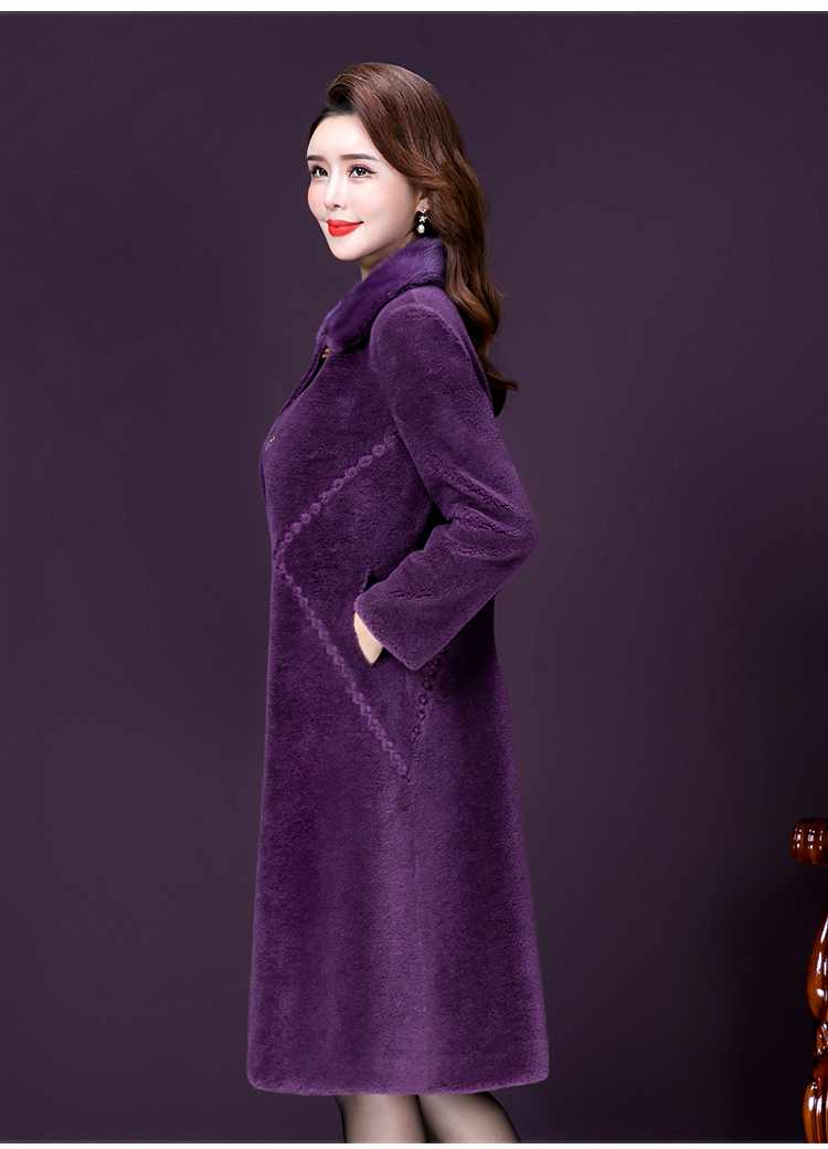 暗紫色羊绒大衣的搭配图片