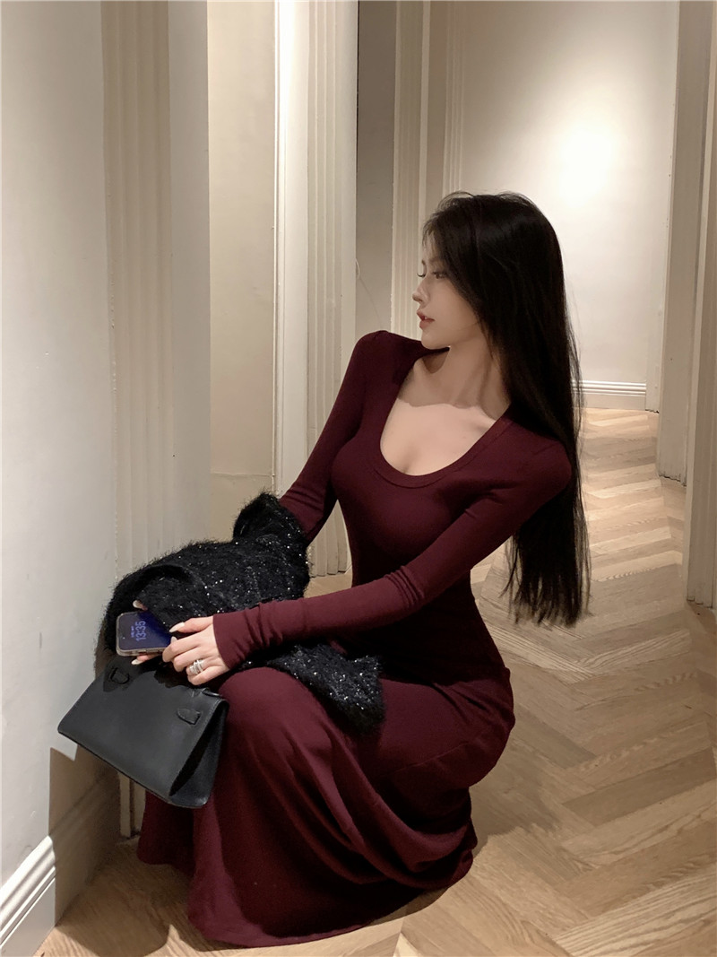 Hot girl burgundy long-sleeved dress, feminine hip-hugging skirt, simple bottoming skirt, slim-fitting and drapey mid-length skirt