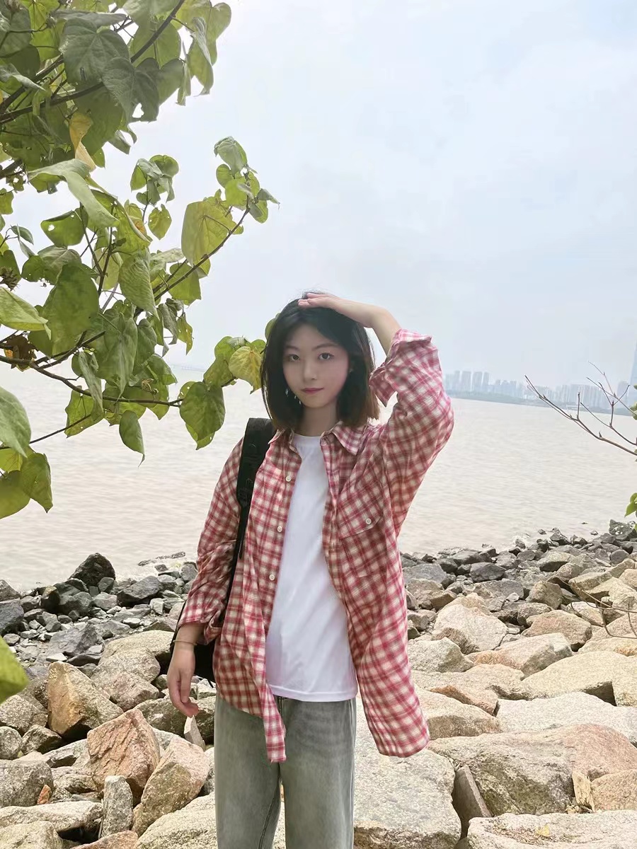 2024 New Retro Literary Style Red Plaid Shirt Women's American Lazy Style Loose Versatile Shirt Trendy for Outerwear