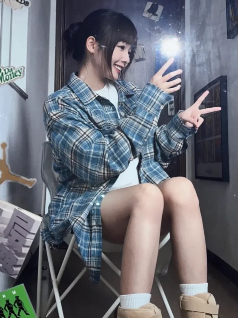 Light luxury and high-end blue plaid shirt jacket for women 2024 new loose casual flesh-covering mid-length shirt