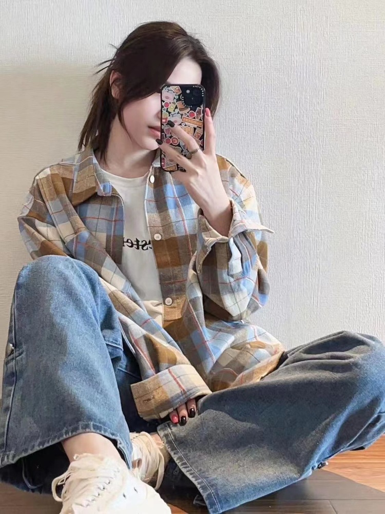 Japanese retro khaki plaid shirt for women to wear outside 2024 new Hong Kong style chic loose casual couple shirt