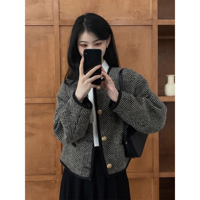 High-end, super good-looking, cool style short coat, Korean style niche design, non-contrasting style, autumn and winter 2024 new women's clothing