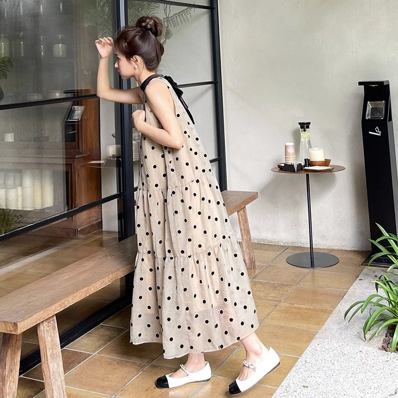 Korean style temperament polka dot halterneck dress for women 2024 summer vacation style niche off-shoulder sleeveless loose long dress