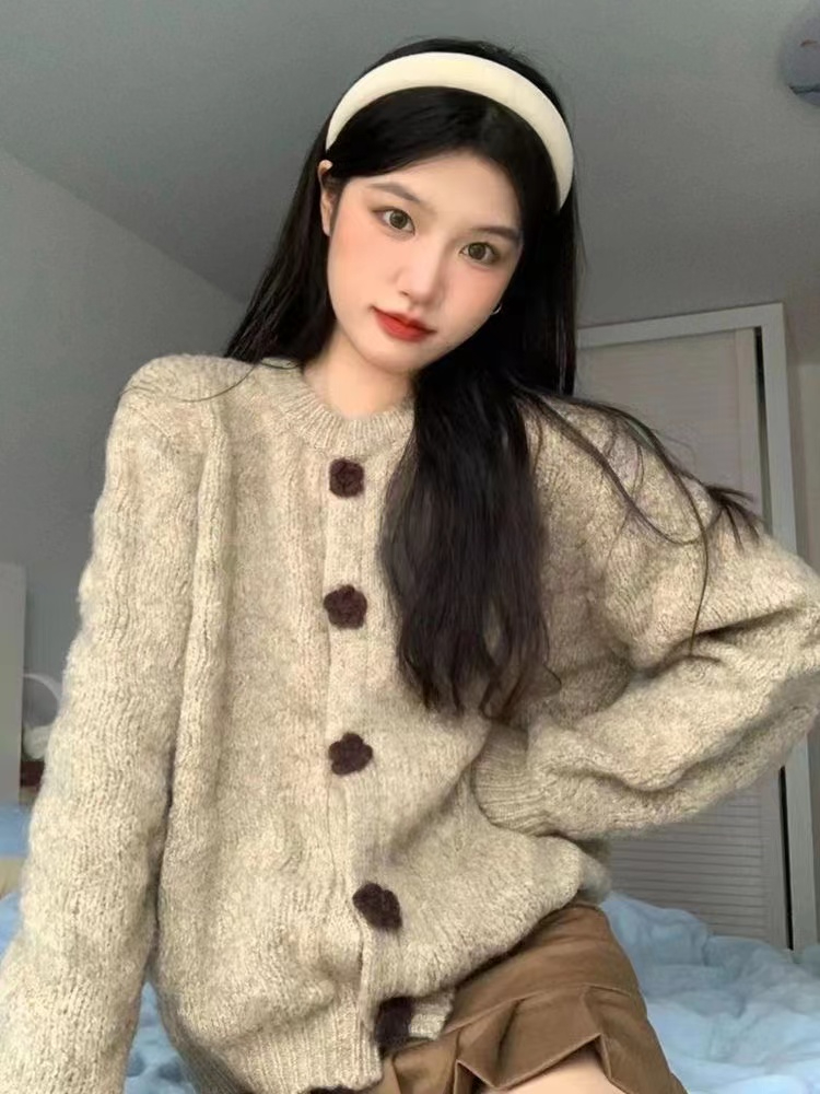 Sweet college style handmade floral button solid color soft waxy cardigan sweater for female students in autumn and winter loose and versatile sweater