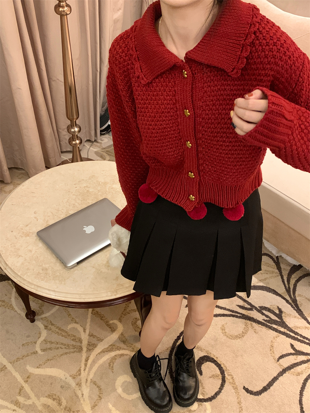 2022新款山楂莓莓复古红色手工毛球厚实针织开衫外套女秋冬短毛衣