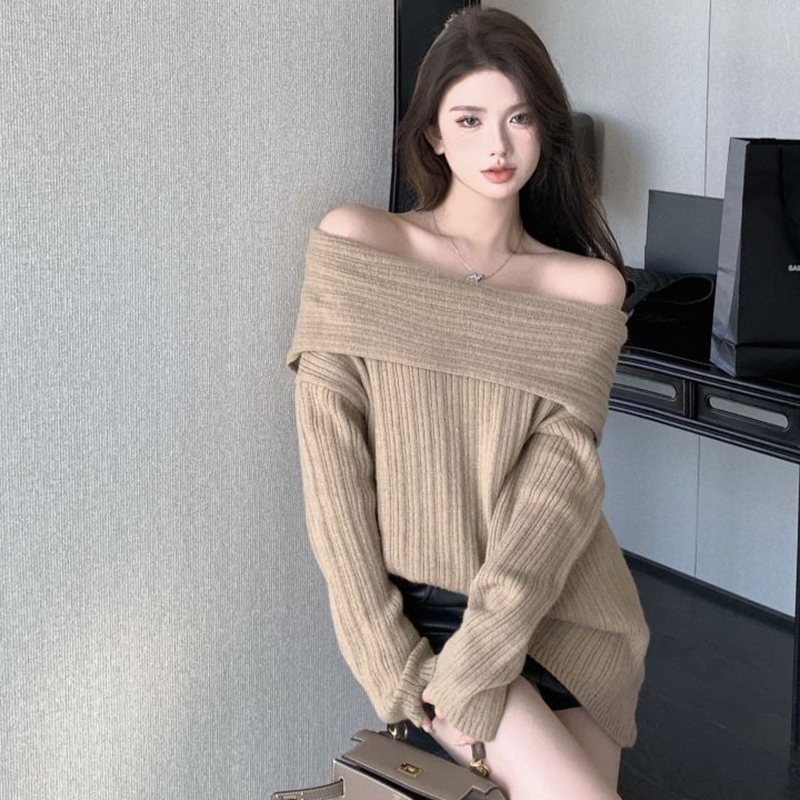 Khaki one-line collar off-shoulder sweater for women in autumn and winter hot girl new high-end loose lazy style knitted sweater top