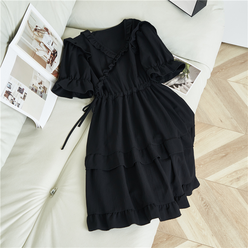 [Real shot] French V-neck dress for women to look slim in summer, niche temperament, Hepburn style little black dress design