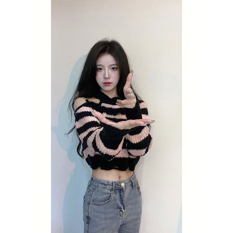 [Real shot] Autumn pink and black striped sweater for women, sweet new loose off-shoulder chain short hole sweater winter