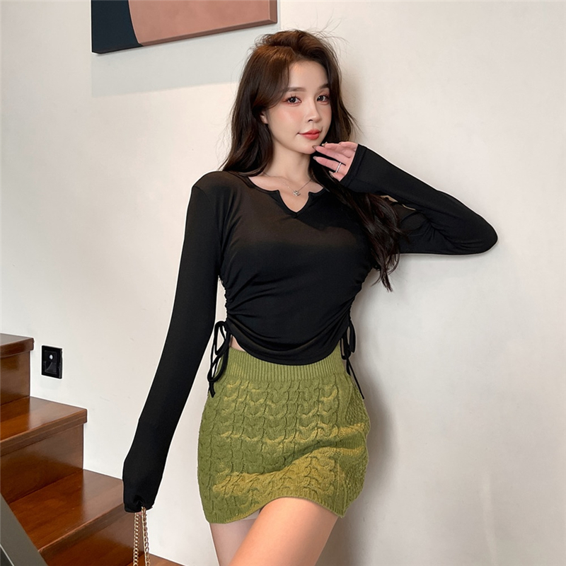 [Real shot] Design niche drawstring v-neck shoulder t-shirt for women in autumn and winter, hot girl slimming short long-sleeved top