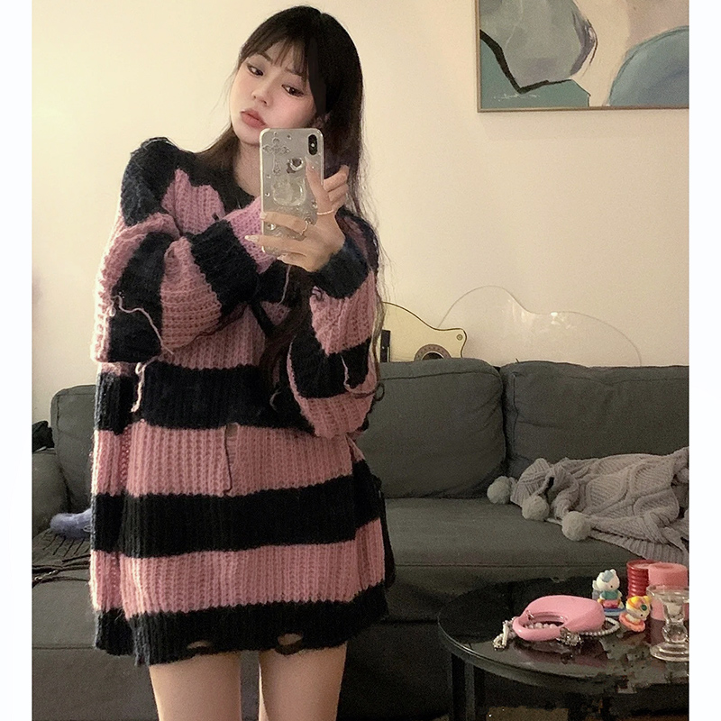 Retro ripped sweater for women in autumn and winter with niche lazy style striped sweater Japanese style pullover for spring and autumn outer wear