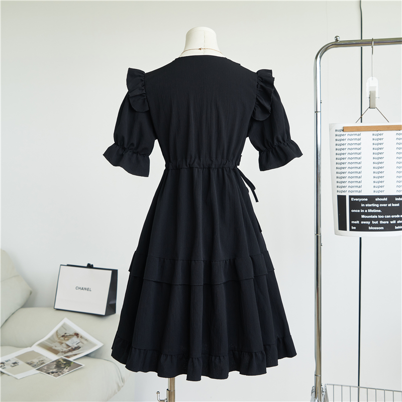 [Real shot] French V-neck dress for women to look slim in summer, niche temperament, Hepburn style little black dress design