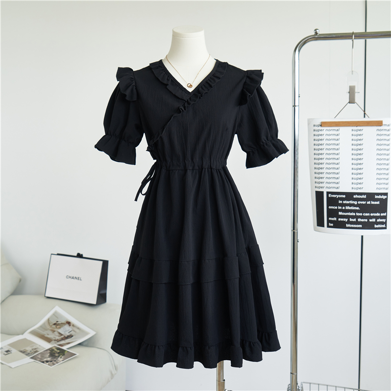 [Real shot] French V-neck dress for women to look slim in summer, niche temperament, Hepburn style little black dress design