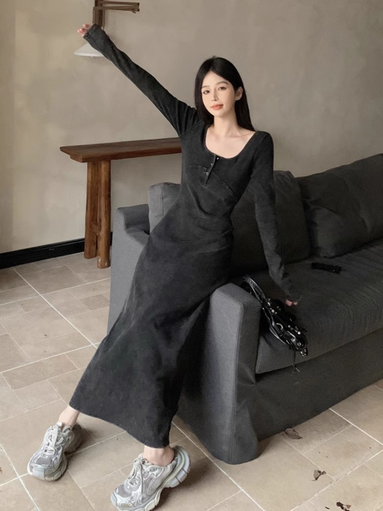 Black square neck hip-hugging long skirt for women 2024 new autumn and winter style high-end knitted dress with coat