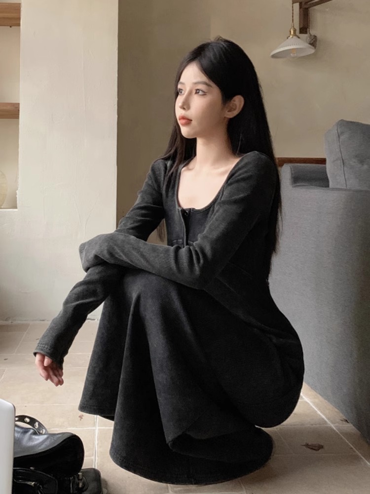 Black square neck hip-hugging long skirt for women 2024 new autumn and winter style high-end knitted dress with coat