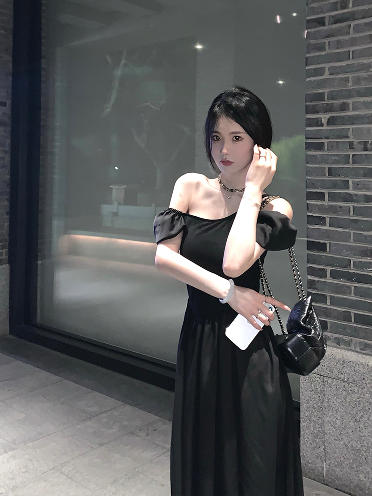 Pure desire black short-sleeved dress women's waist-cinching temperament design niche off-shoulder long dress summer 2024 new style