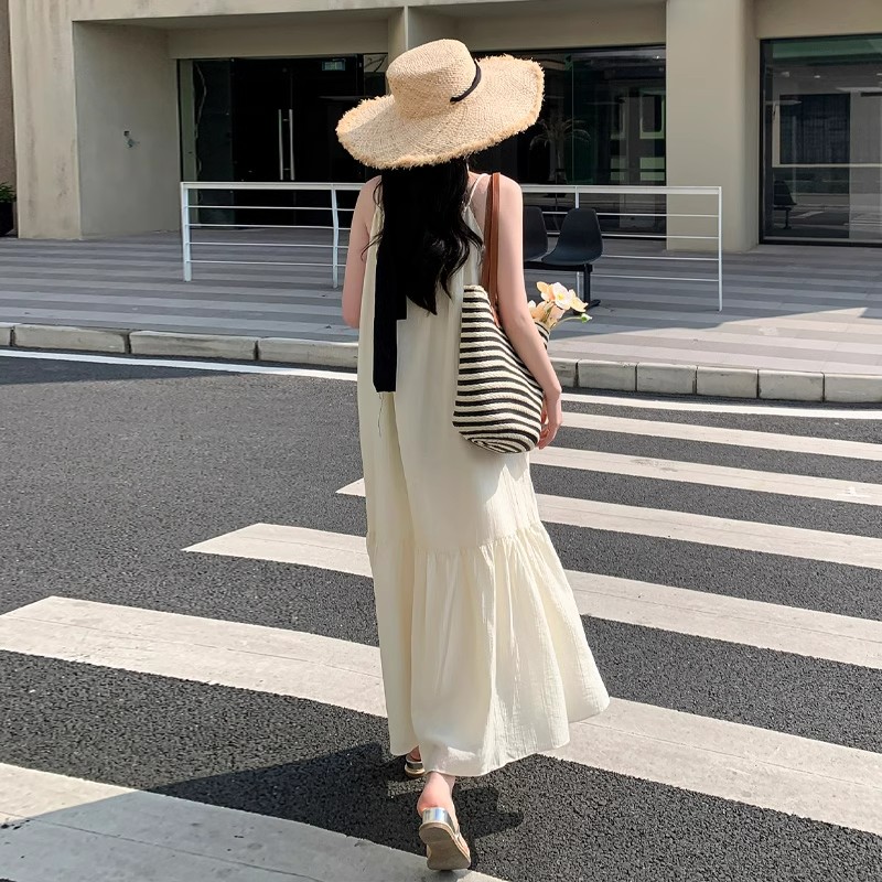 Off-white suspender dress for women 2024 summer new style French high-end temperament super fairy seaside vacation long dress